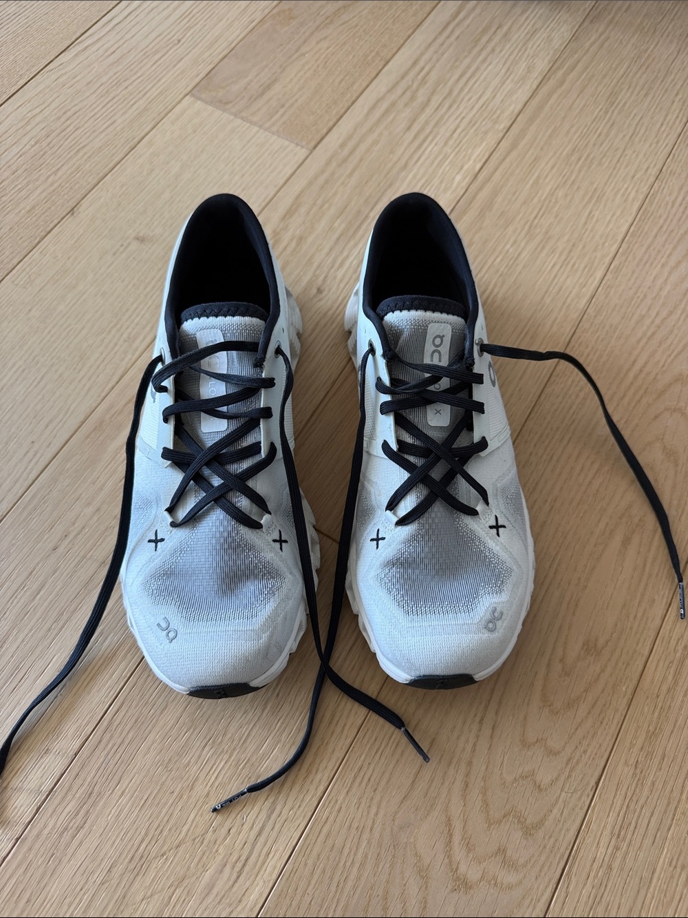 On Women’s Cloud X Training Shoe Size 9